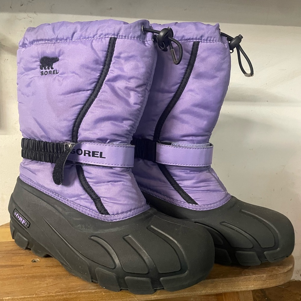 Sorel Lavender and Black Snow Boots 7